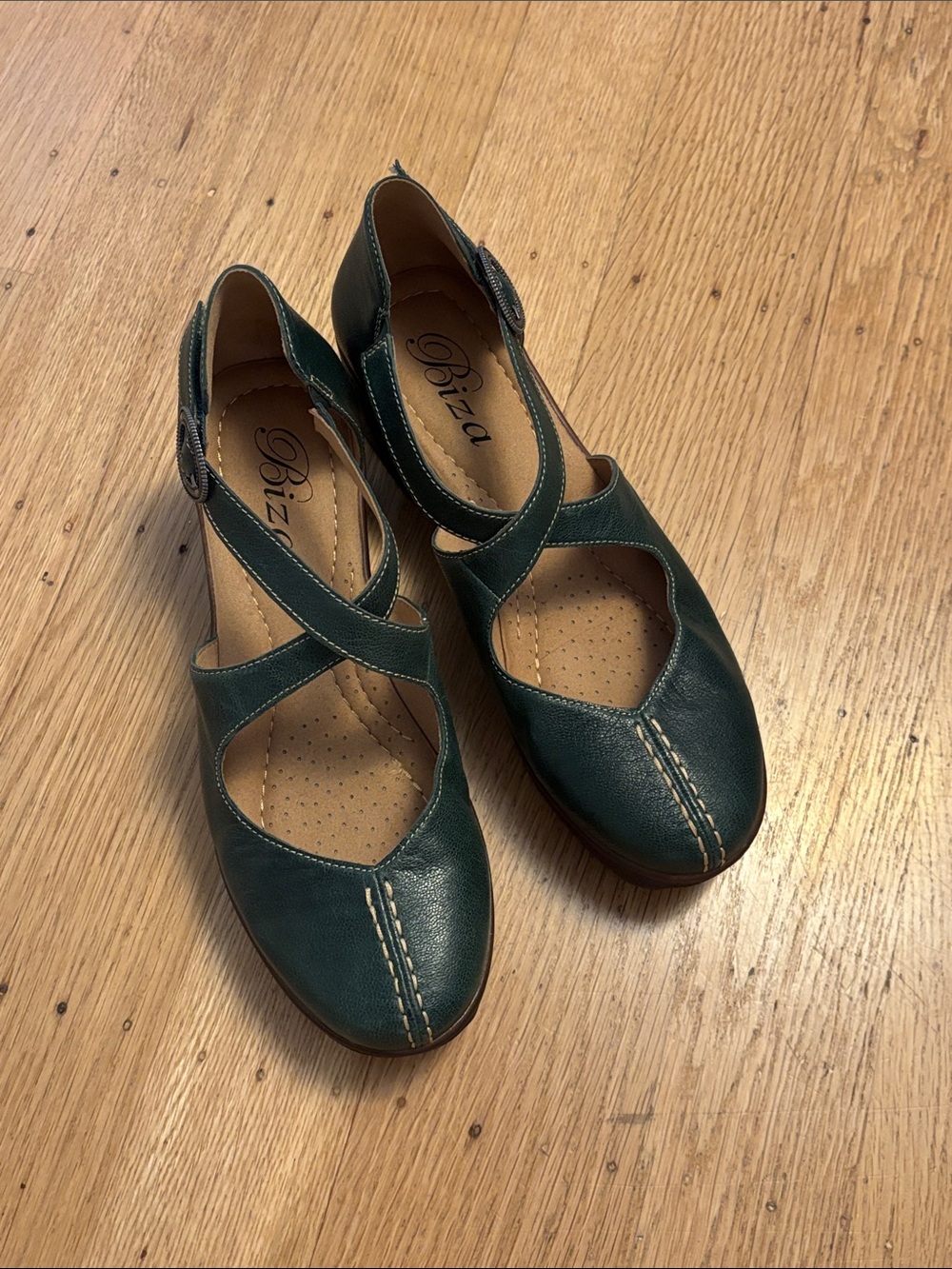 Gorgeous Green Cross-Strap shoes